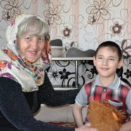 Социальные работники храма г.Межгорье посетили больного ребенка